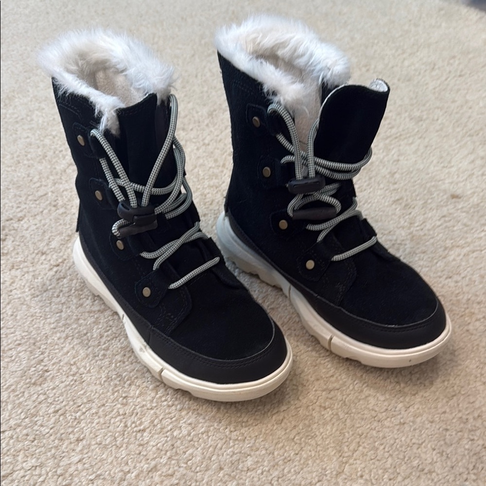 Sorel Youth Explorer Lace WP Snow Boots with Rubber Sole Size 2 Girls